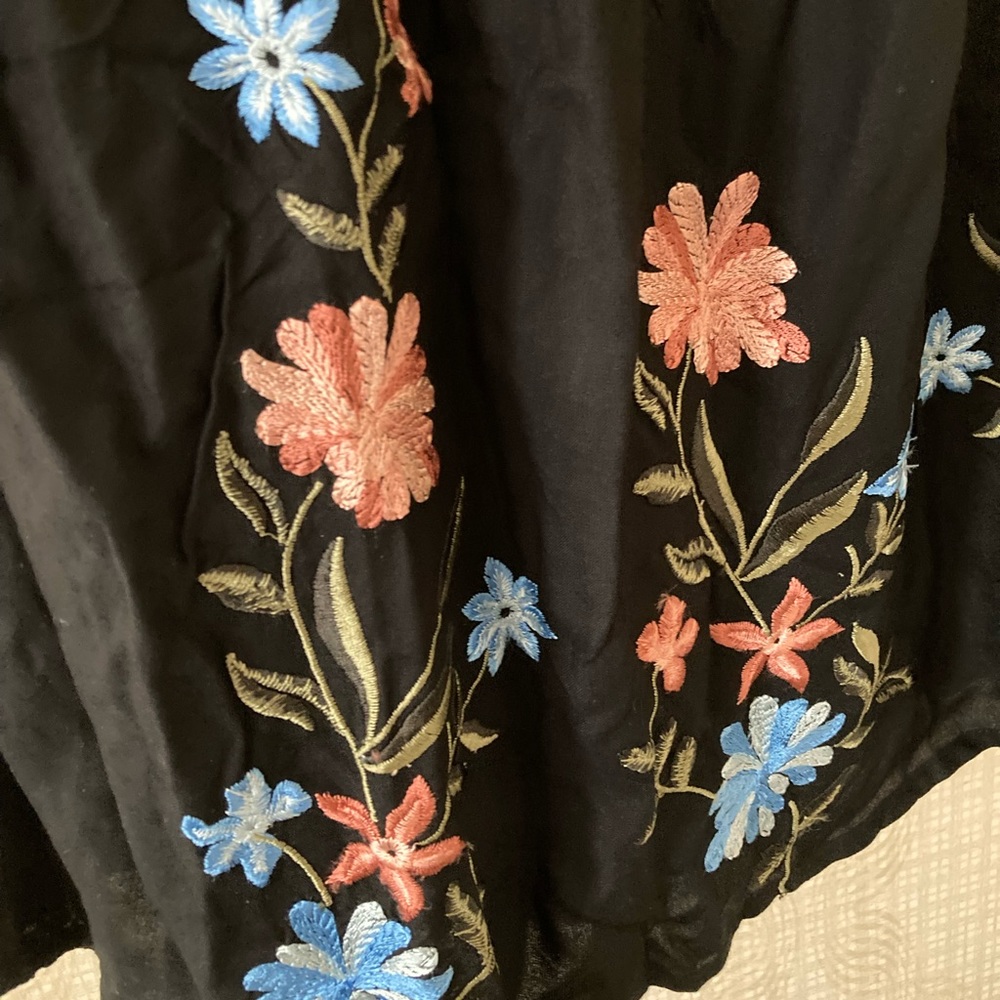 [ ₹480 ] Vero Moda Women Black Embroidered Top - Picture 3 of 5